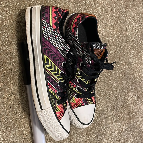 Converse - Picture 2 of 3